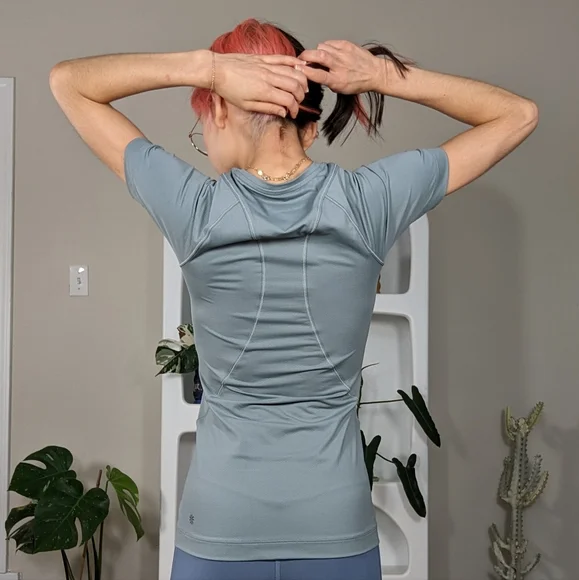 🚫 Clothing Swapped - Athleta Momentum Seamless Tee - Picture 5 of 9